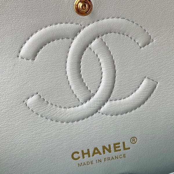  Handbag  Chanel  A01112 size  15.5x25.5x6.5 cm