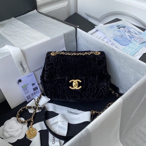  Handbag  Chanel  AS2619 size 14X19X8 cm