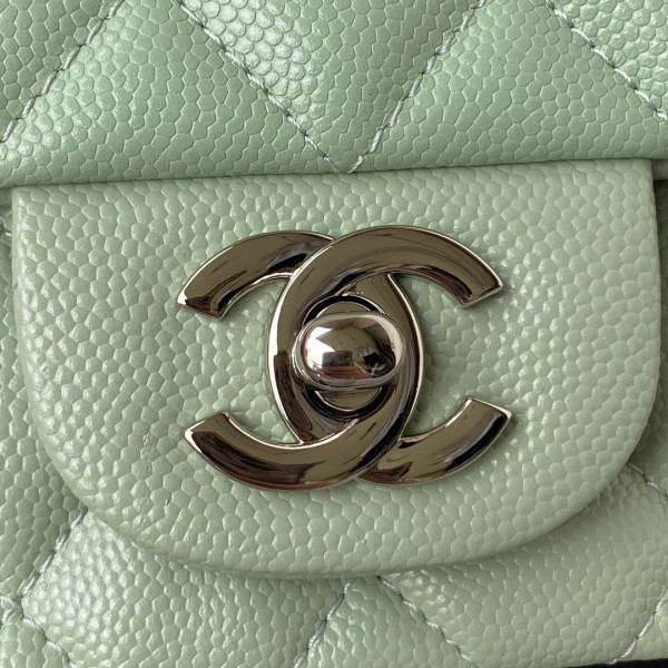 Handbag  Chanel  size 17 cm