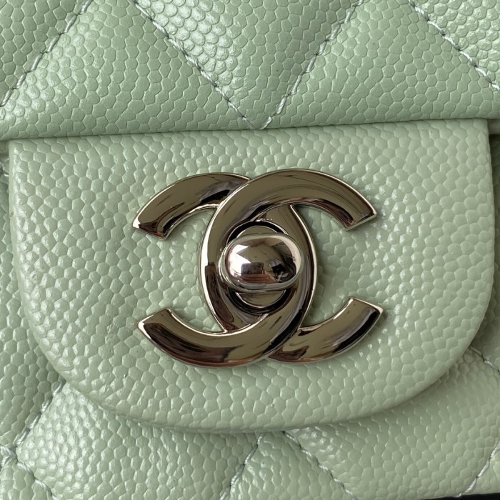 Handbag  Chanel  size 17 cm