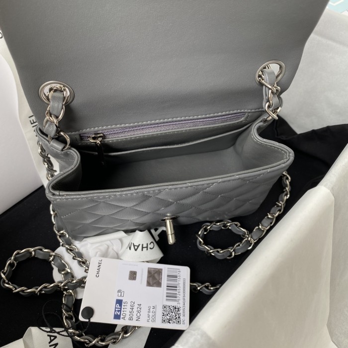 Handbag  Chanel  size 17 cm
