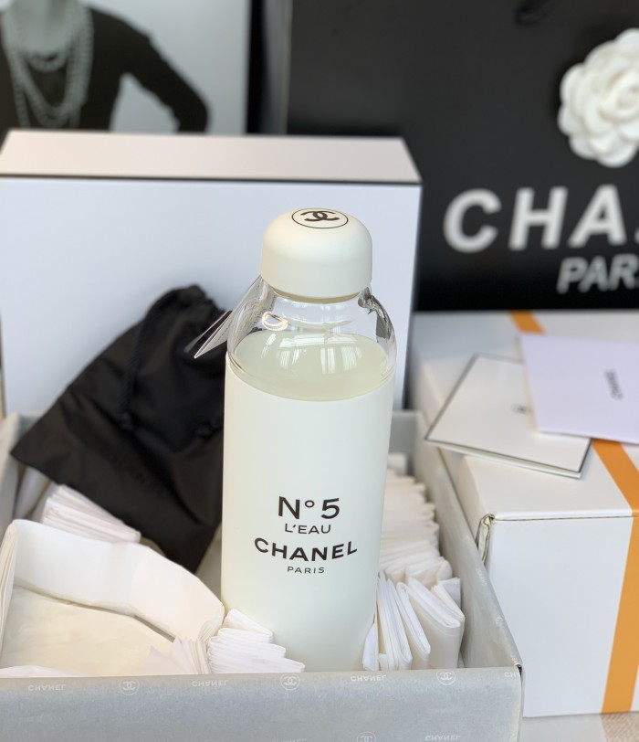  Handbag  Chanel  size 5/17 cm