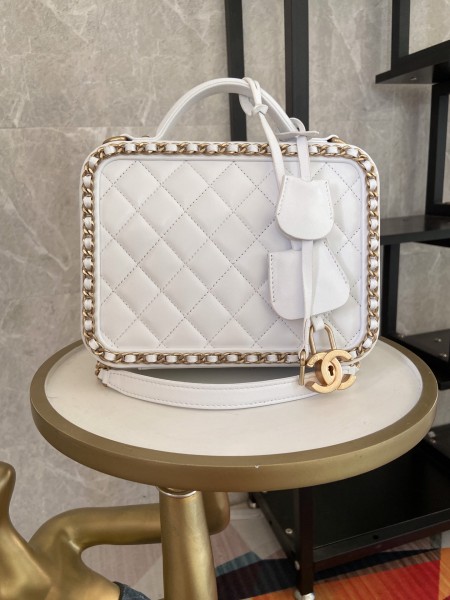  Handbag  Chanel 93343 size  21 cm