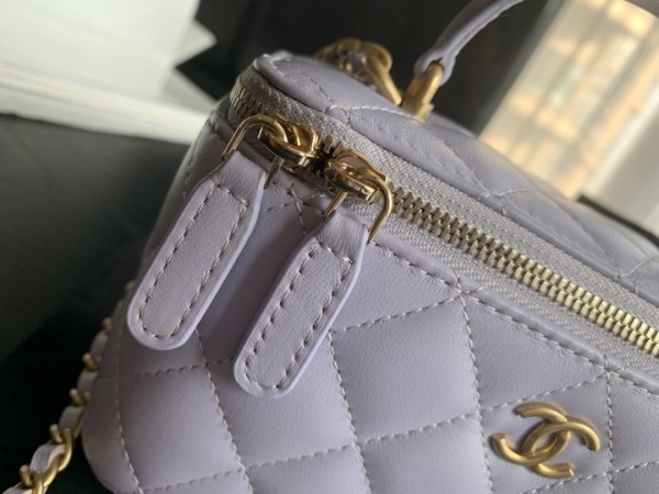 Handbag  Chanel  size 17.5cmx10cmx8 cm