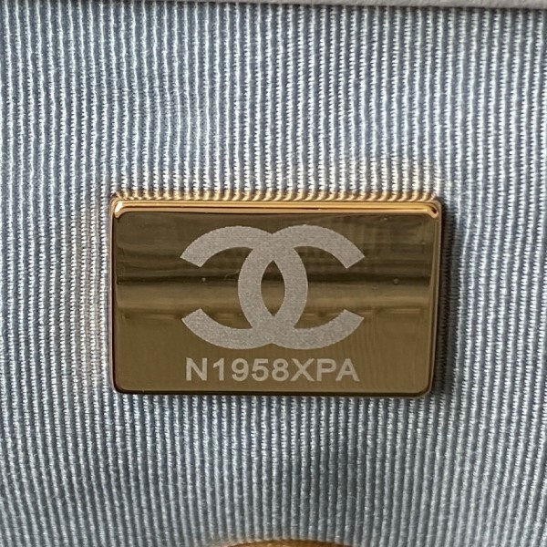  Handbag  Chanel  size 30 cm