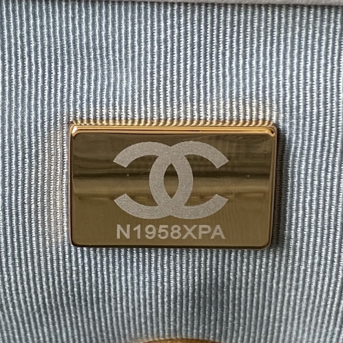  Handbag  Chanel  size 30 cm