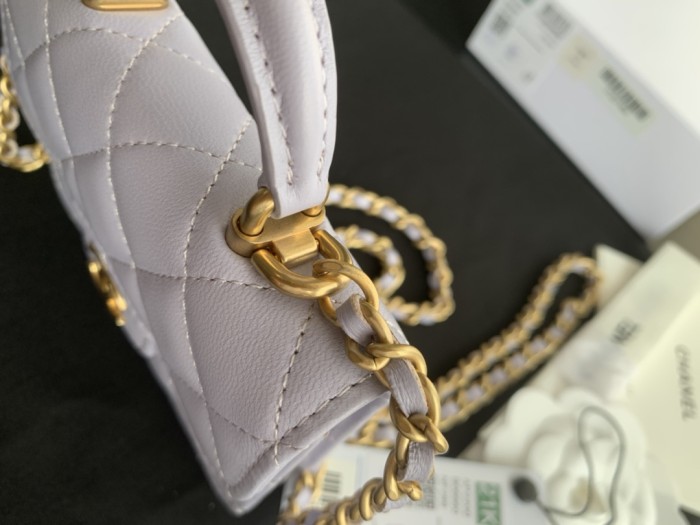  Handbag  Chanel  AP2200 size  12.5cmx9.5 cm 