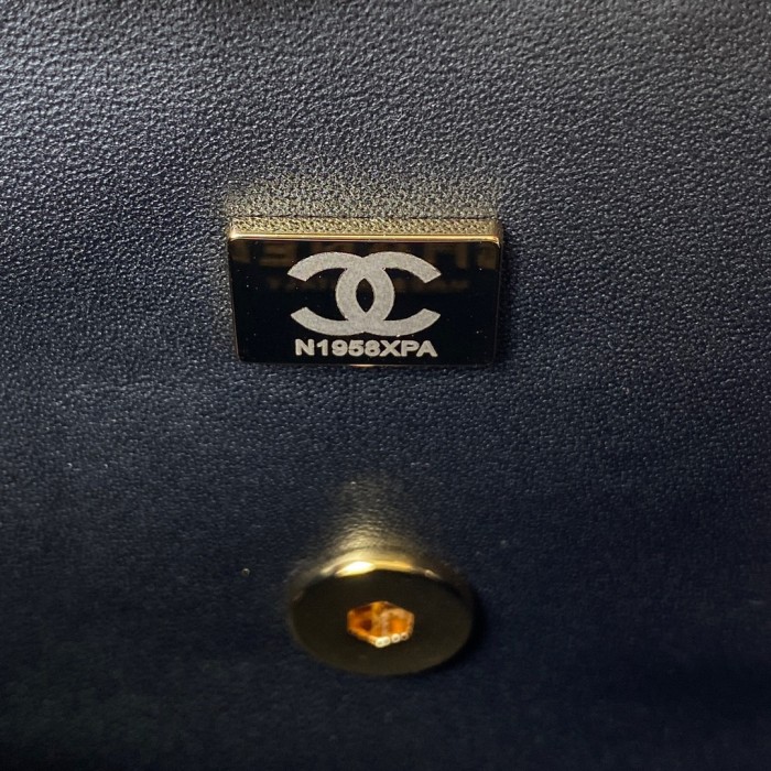 Handbag  Chanel  size 20 cm