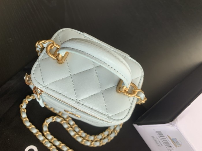  Handbag Chanel  size 17.5cmx10cmx8 cm