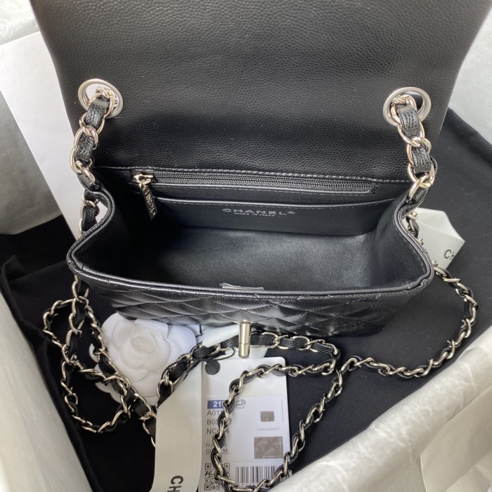 Handbag  Chanel  size 17 cm