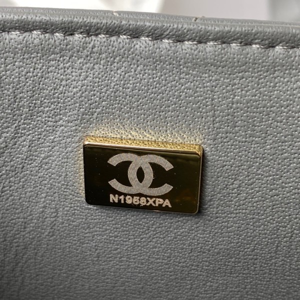 Handbag  Chanel  size  17 cm