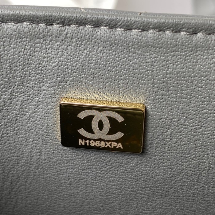 Handbag  Chanel  size  17 cm