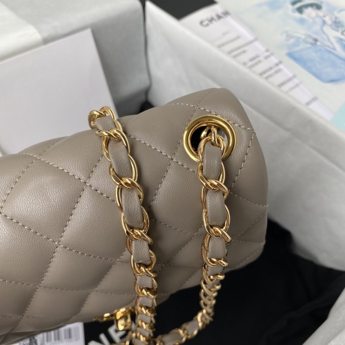  Handbag Chanel  size  17 cm