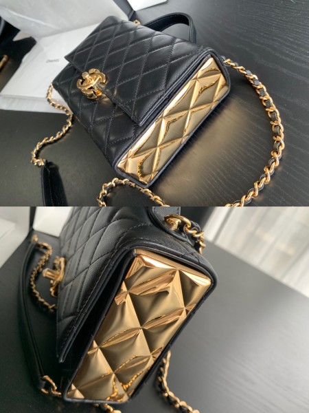  Handbag  Chanel 2796  size 18cmx17.5cmx7 cm