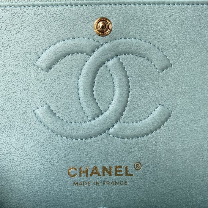  Handbag  Chanel A01112 size  15.5x25.5x6.5 cm