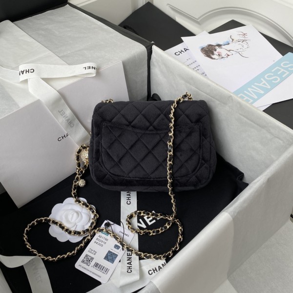  Handbag Chanel  size  17 cm