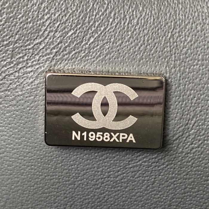 Handbag  Chanel  size 17 cm