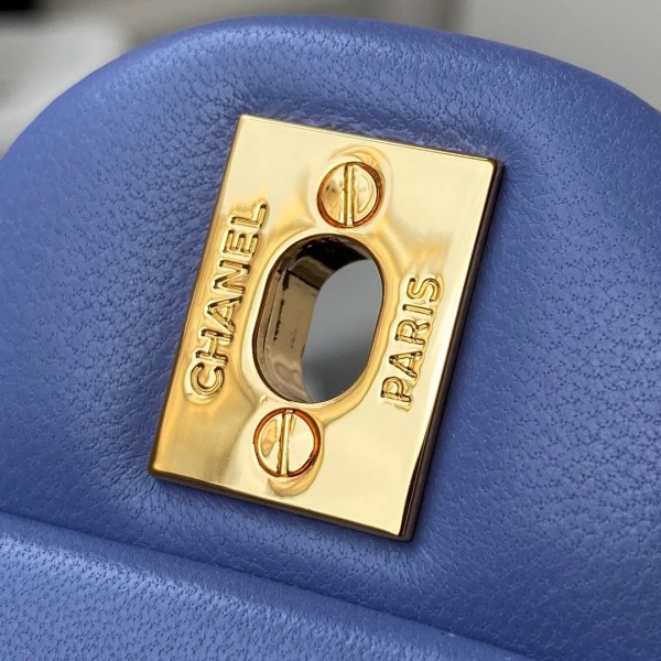  Handbag  Chanel size 20 cm