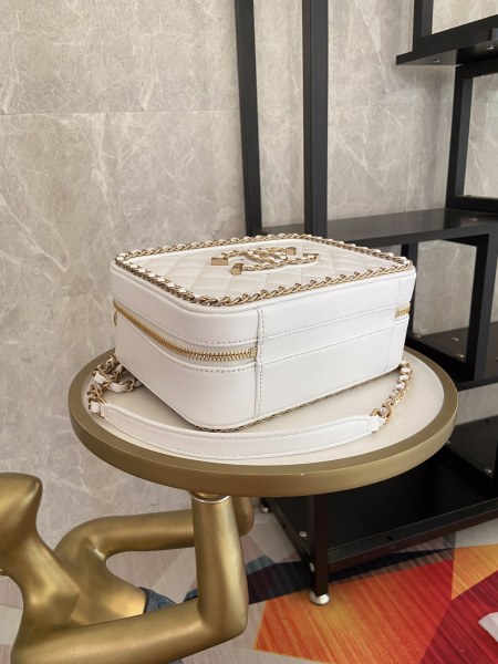  Handbag  Chanel 93343 size  21 cm