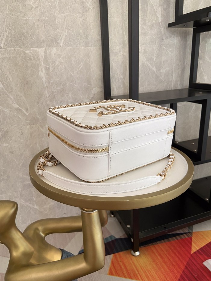  Handbag  Chanel 93343 size  21 cm