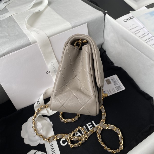  Handbag Chanel  size  17 cm