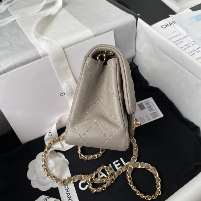  Handbag Chanel  size  17 cm