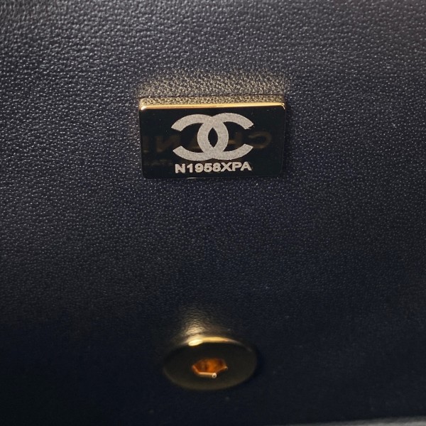 Handbag  Chanel  size 17 cm