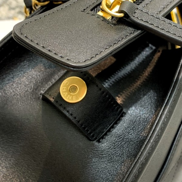  Handbag  Chanel AS2749 size  23 17 12 cm