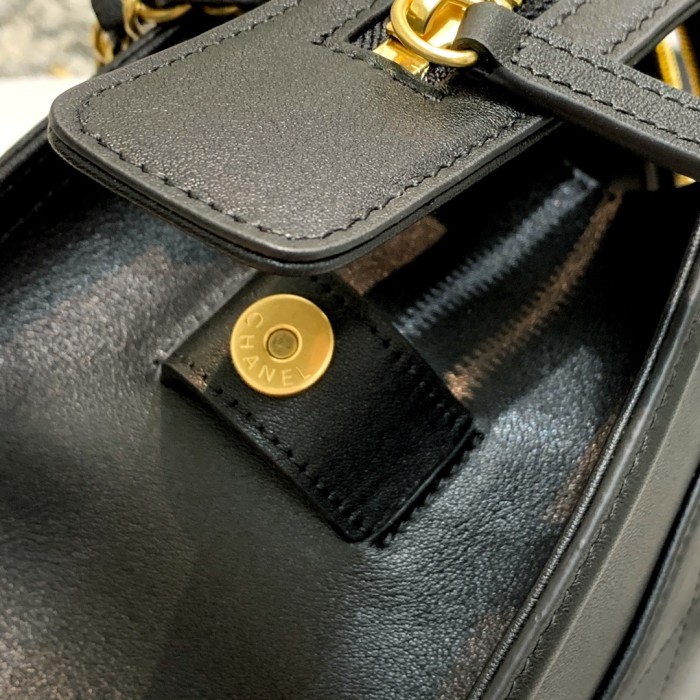  Handbag  Chanel AS2749 size  23 17 12 cm