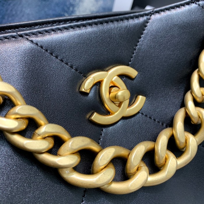  Handbag  Chanel  AS2844  size 29 28 7 cm