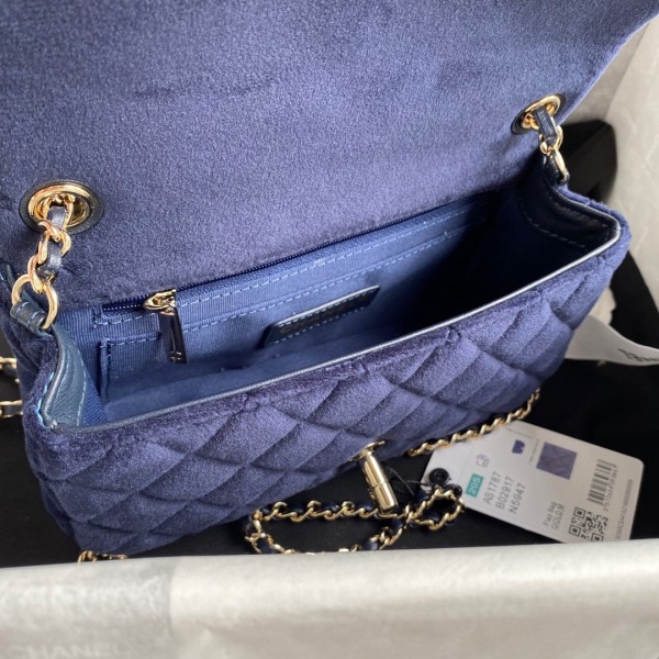  Handbag  Chanel  size  20x13x7 cm