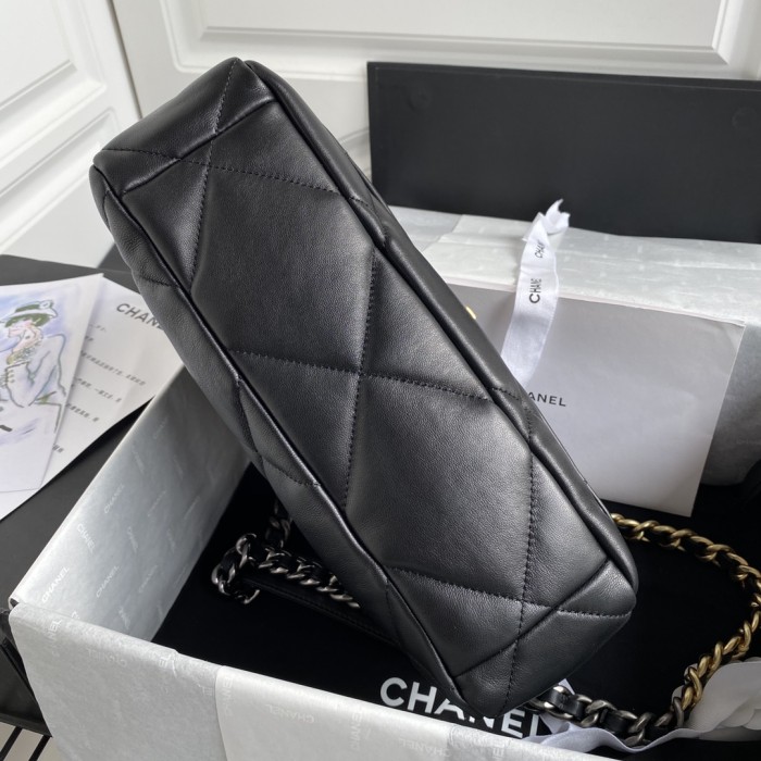  Handbag  Chanel  size 30 cm
