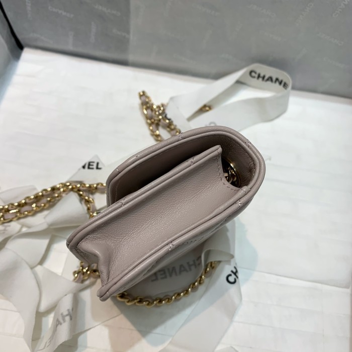  Handbag  Chanel 82768  size  12.5 2.5 9 cm