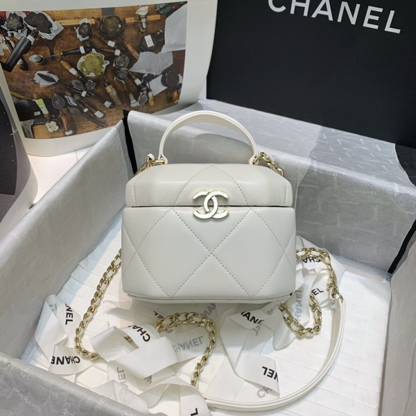 Handbag  Chanel AS2630 size 16.5 15.5 11.5 cm