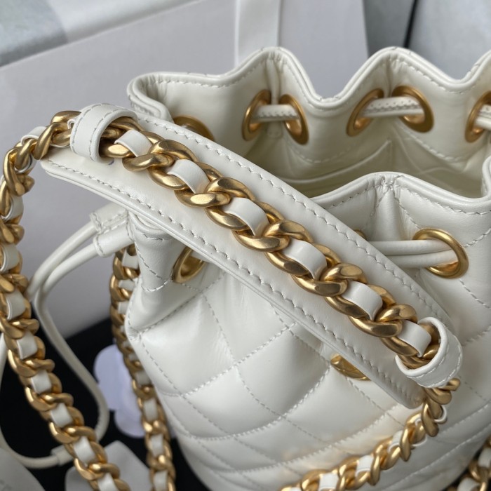  Handbag  Chanel   AS2716 size  19x15x12.5 cm