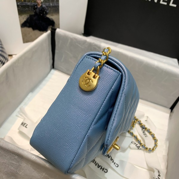  Handbag  Chanel  size  19.5 13.5 6 cm