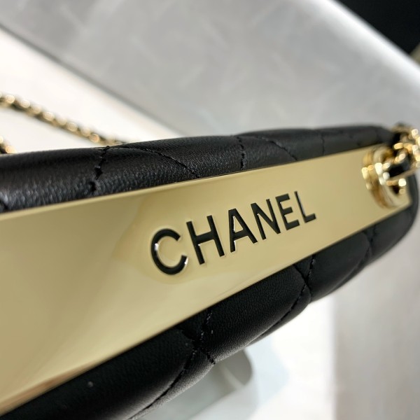  Handbag  Chanel 88633  size  19 cm