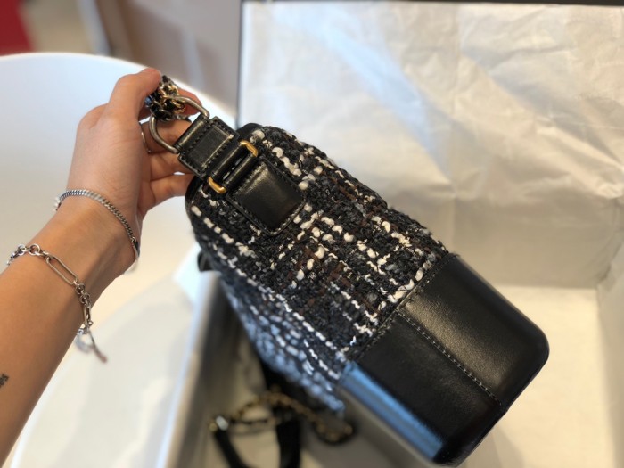  Handbag  Chanel 8022 size  28 cm