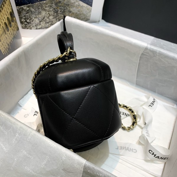 Handbag  Chanel AS2360 size 16.5 15.5 11.5 cm