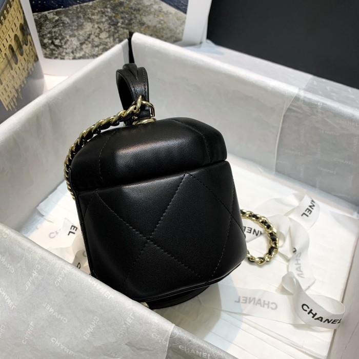Handbag  Chanel AS2360 size 16.5 15.5 11.5 cm
