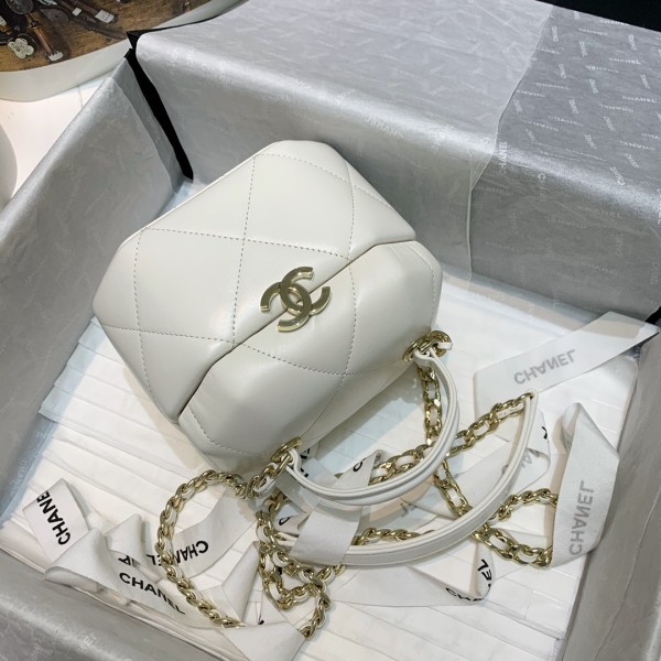 Handbag  Chanel AS2630 size 16.5 15.5 11.5 cm