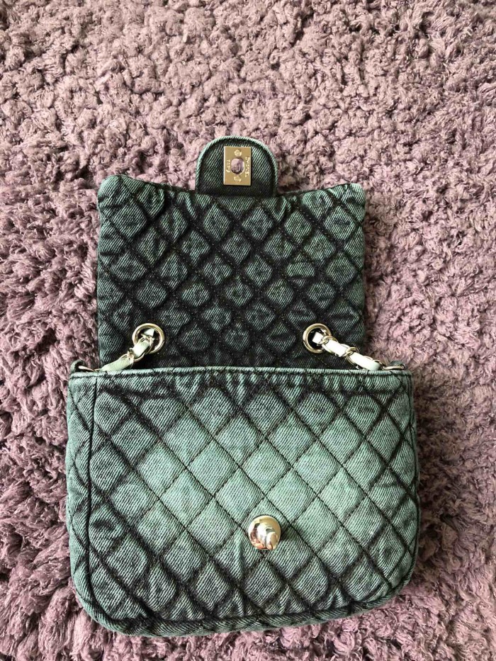  Handbag   Chanel S1309 size 12x23x8  cm