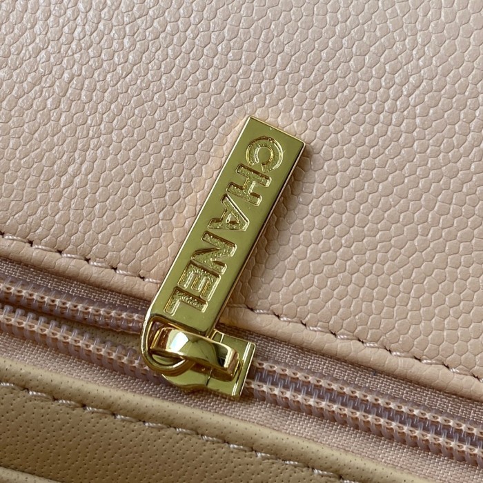  Handbag  Chanel  size  20cm