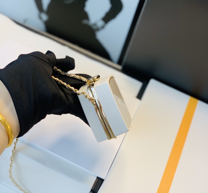 Handbag  Chanel size 8*8*4  Cm