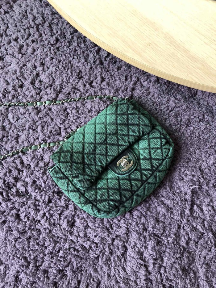  Handbag  Chanel  S1309  size 12x23x8cm