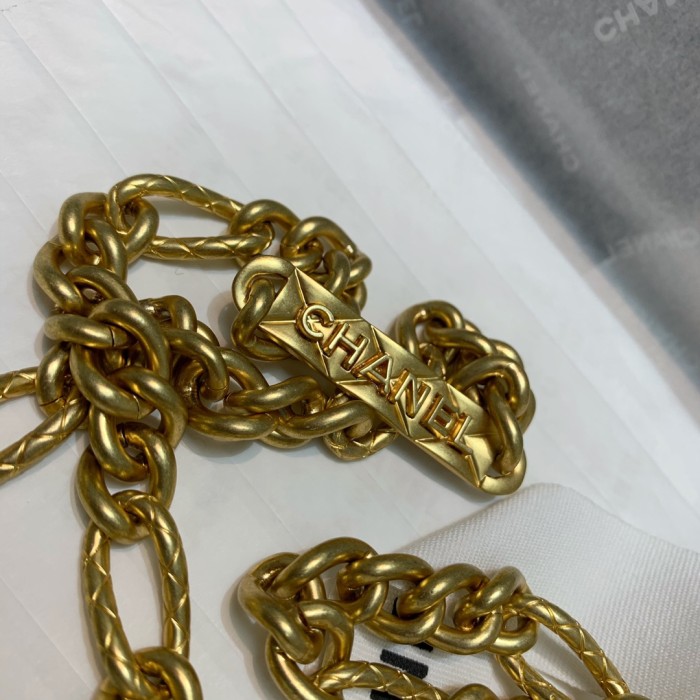  Handbag  Chanel 81156  size  12 9 2.5 cm