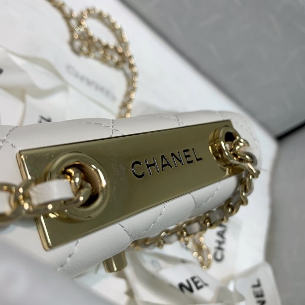  Handbag  Chanel 82768  size  12.5 2.5 9 cm