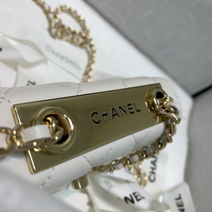  Handbag  Chanel 82768  size  12.5 2.5 9 cm