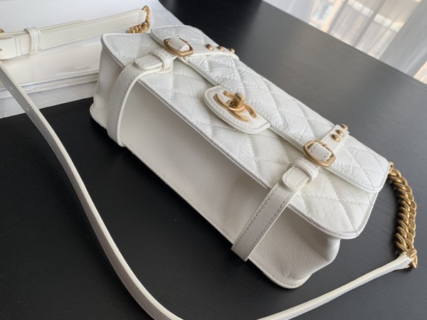  Handbag  Chanel  2696 size  25cmx17cmx8 cm