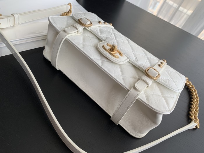  Handbag  Chanel  2696 size  25cmx17cmx8 cm